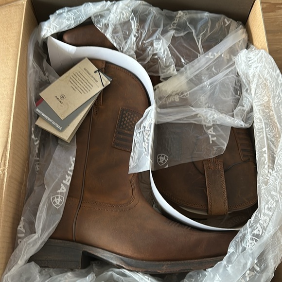 Ariat Men's Rambler Patriot Cowboy Boots - Distressed Brown
NEW in Box - Picture 14 of 14